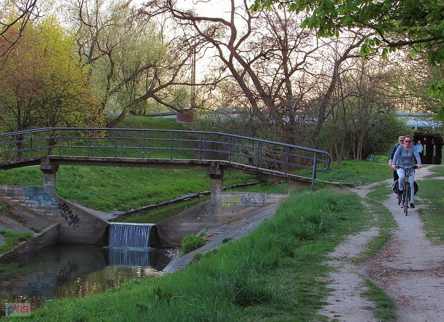 Mostek nad Potokiem Służewieckim