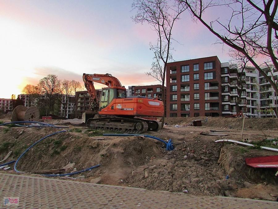Osiedle Fort Służew - jeszcze trwają prace porządkujące teren