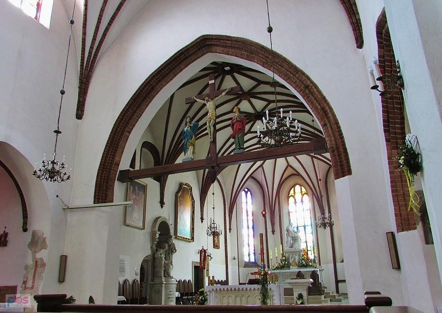 Wnętrze kościóła Nawiedzenia NMP