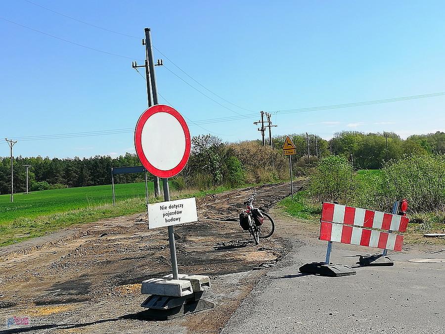 Remont drogi do Bezrzecza.