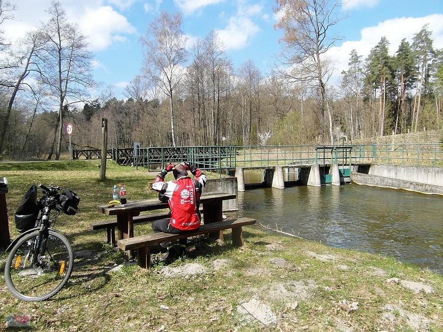Odpoczynek nad rzeką Omulew