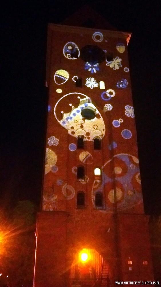Brama Targowa w Wielkanocnej iluminacji - Elbląg