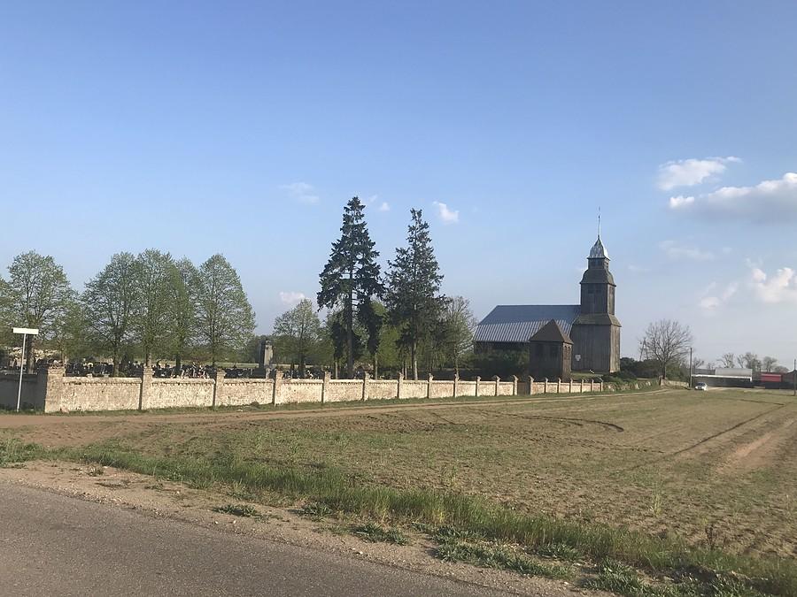 drewniany kościół Narodzenia św. Jana Chrzciciela w Nowych Dworach