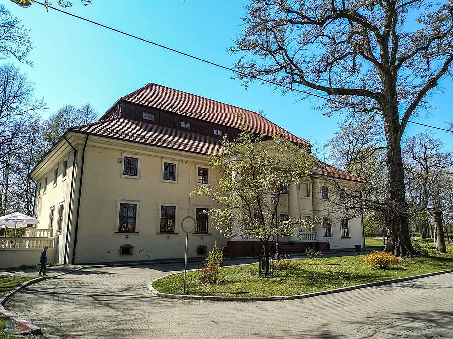 Dwór Zieleniewskich w Trzebini