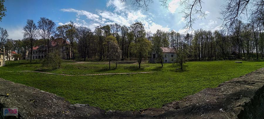 Młoszowa - przy pałacu