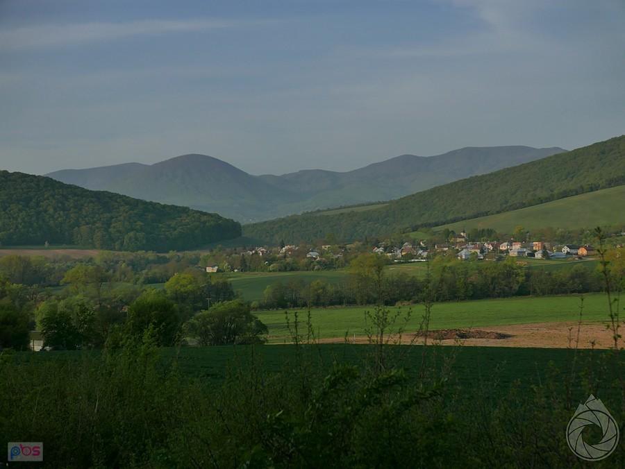 Slanske vrchy znad doliny