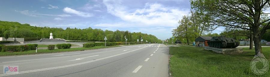 na szczycie przełączki na drodze 19 przed Koszycami