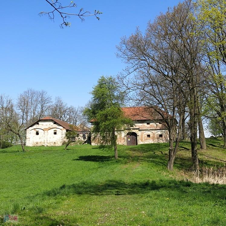 Dawny spichlerz w Pisarach k. Krzeszowic