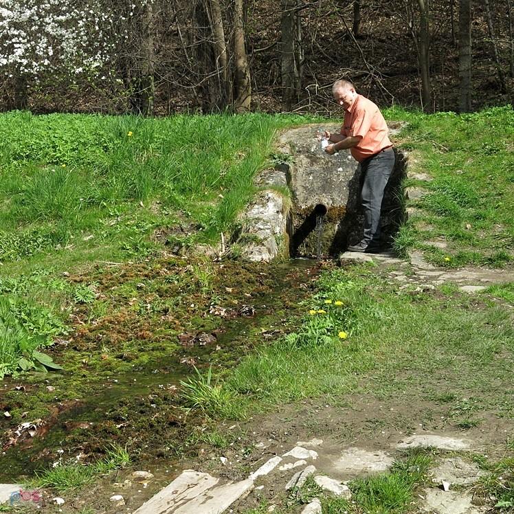 Przy źródle św. Józefa w Dolinie Eliaszówki