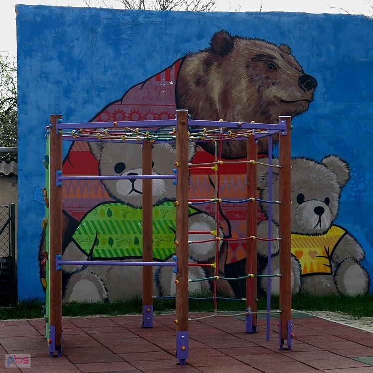 Mural na placu zabaw w Zabierzowie