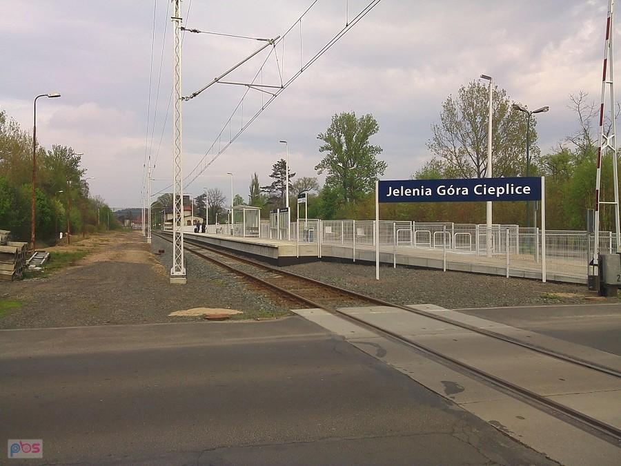 1 maja 2019 - pierwszy dzień funkcjonowania "przesuniętej" o 400m stacji JG Cieplice