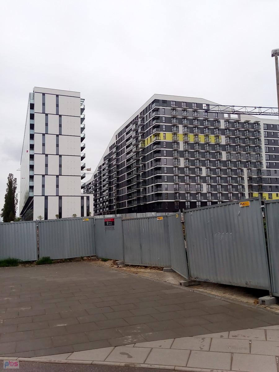 Nie ma już budynków zakładów pracy. Wyrastają nowe osiedle