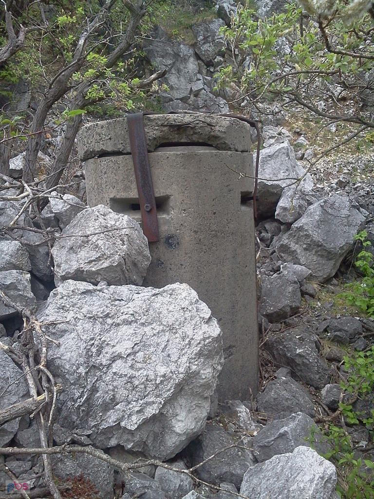 Einmannbunker w kamieniołomie