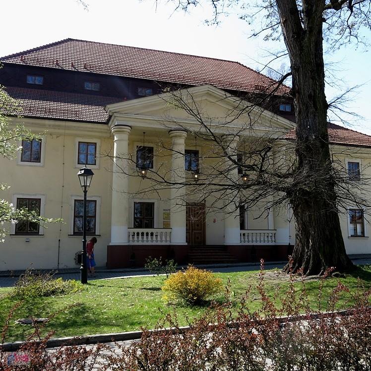 Dwór Zieleniewskich w Trzebini