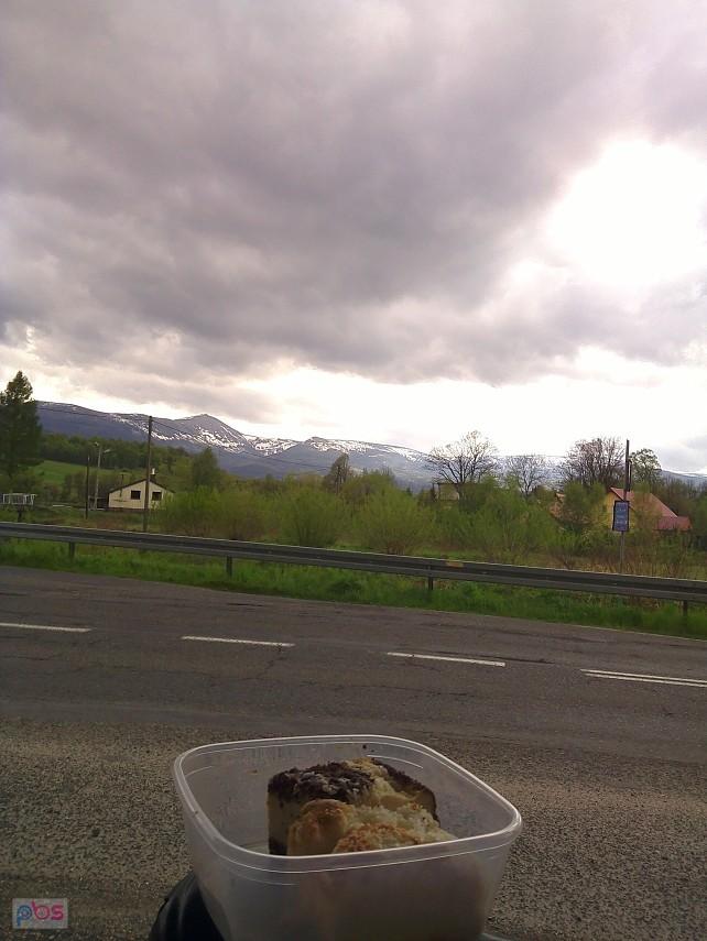 Odpustowe ciacho z panoramą ośnieżonych Karkonoszy - mniam!!