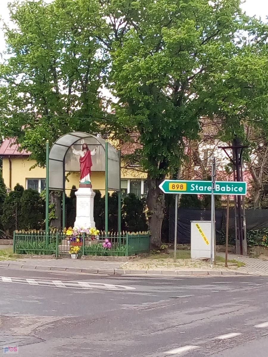 Figura Chrystusa na skręcie do Babic