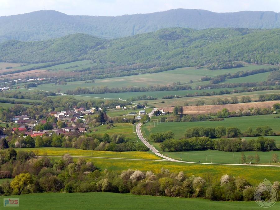 Stebnicka Magura góruje nad doliną