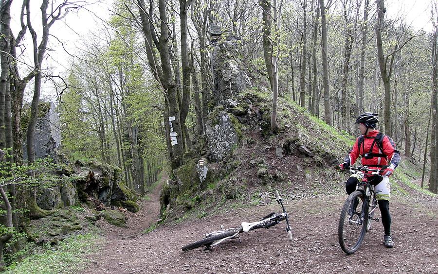 Kolejny długi podjazd zaliczony - na Rogowiec (870 m)