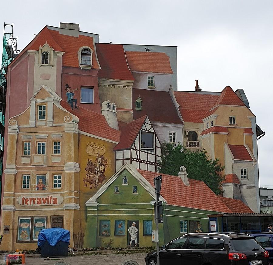 Poznań -Mural - Opowieść śródecka z trębaczem na dachu i kotem w tle.
