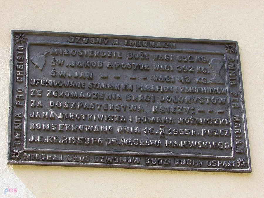 Tablica fundacyjna na dzwonnicy