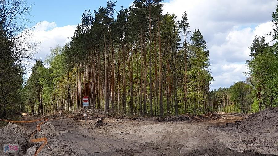 Koniec szosy,początek budowynowej drogi do Zdunowa