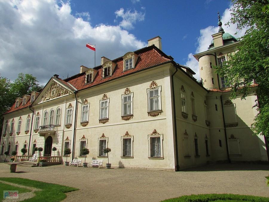 Pałac w Nieborowie - fasada ogrodowa z wieżą wschodnią