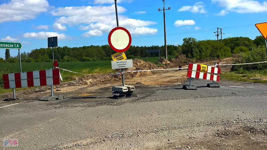 Droga do Bezrzecza - remont trwa i widać postępy.