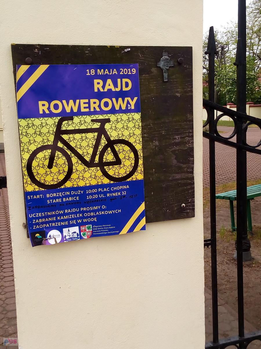 Zaproszenie na rajd rowerowy na kościelnej tablicy