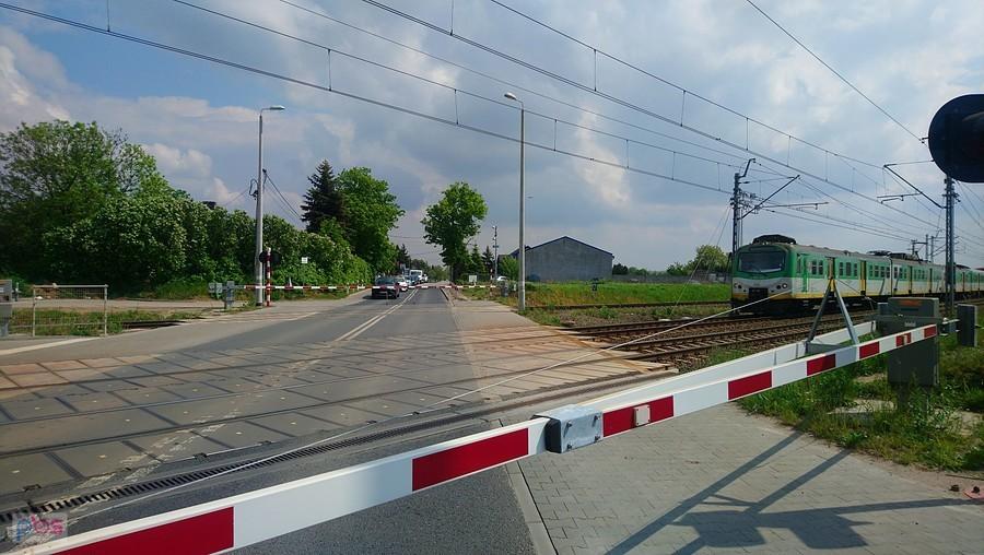 Pociąg z Radomia wjeżdża na stację Dawidy