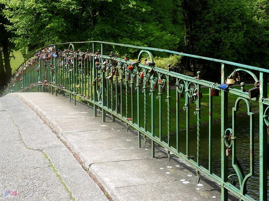 Mostek nad Rusałką i "dowody" miłości.