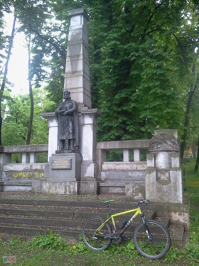 Lasek Miejski, pomnik Mieszka I Cieszyńskiego
