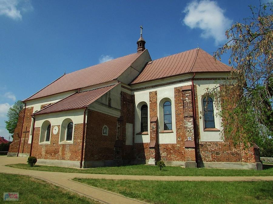 Nowe Miasto, choć prawa miejskie utraciło w XIX wieku, ma ładny gotycki kościół