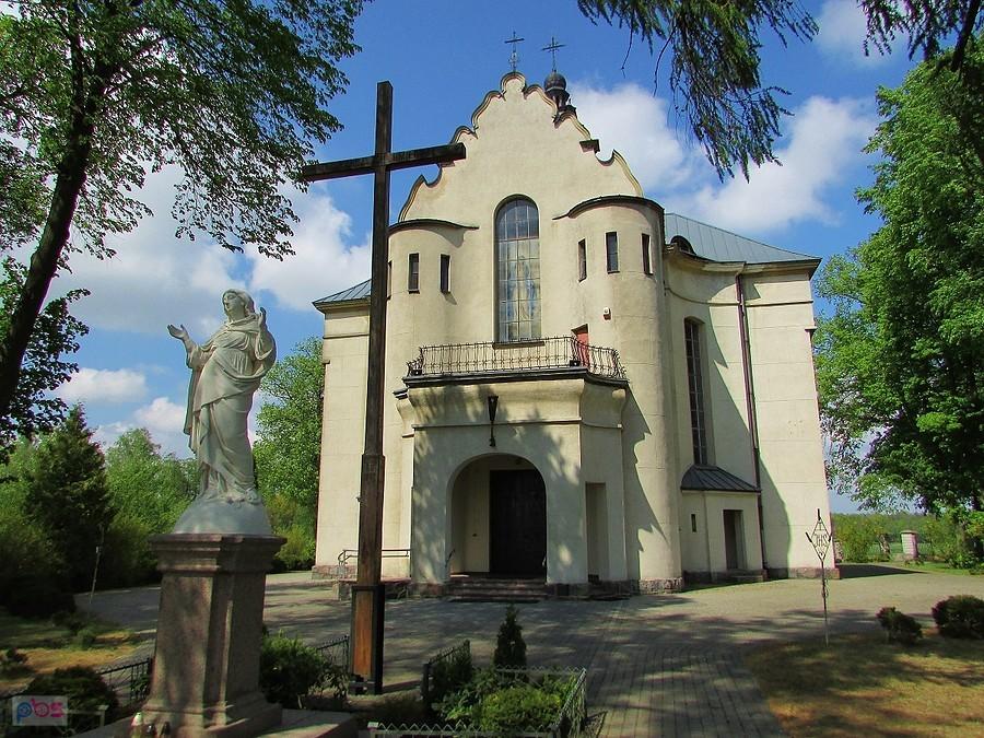 Łopacin - neobarokowy kościół powstał w latach 1947-1953