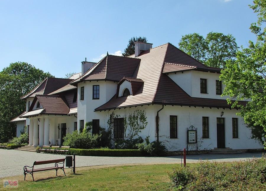 Opinogóra - dwór Krasińskich, powstał w 2008 roku, ale na podstawie nie zrealizowanego projektu z 1908 r.