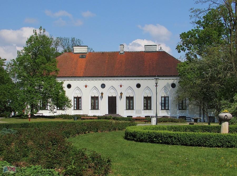 Opinogóra - oficyna, która powstała w tym samym okresie co pałacyk