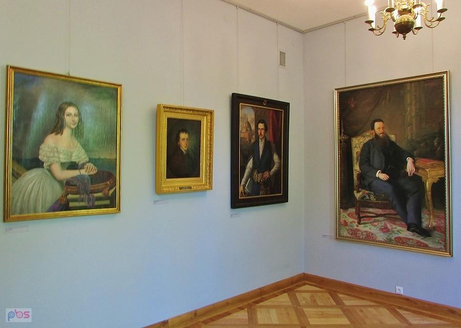 Opinogóra - portrety: Aleksandry Potockiej, Feliksa Potockiego, Stanisława Potockiego i przyrodnika Ksawerego Branickiego