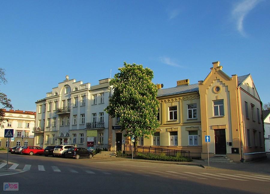 Ciechanów - zabytkowe budynki przy pl. Kościuszki