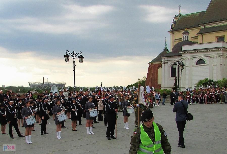 Pokaz musztry paradnej na placu Zamkowym