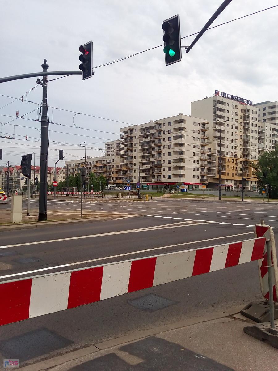 Zamknięta ddr na skrzyżowaniu z Powstańców Śląskich