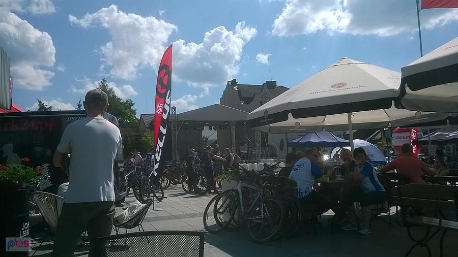 Rynek w Olsztynie w pierwszym dniu Olsztyńskiego Święta Cyklistów