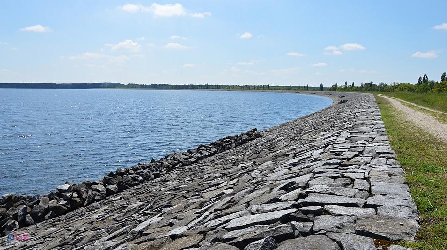 Jezioro Turawskie - widok z zachodniego brzegu.