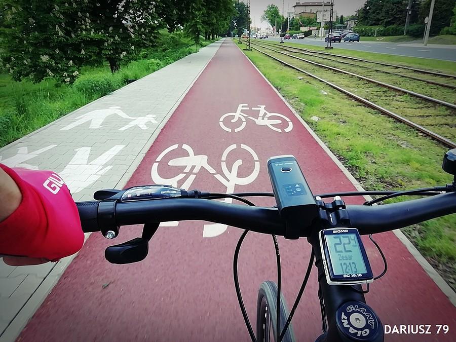 Się jedzi Droga rowerowa .....