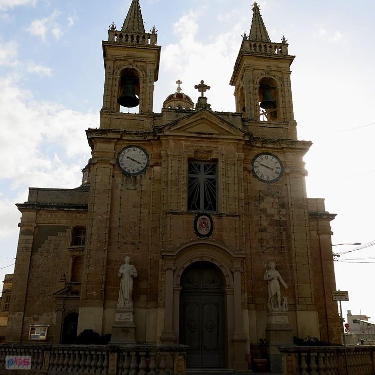 Przed kościołem - Kirkop - Malta