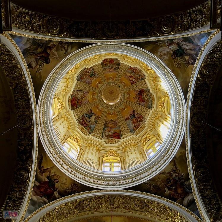 Pod kopułą kościoła - Malta
