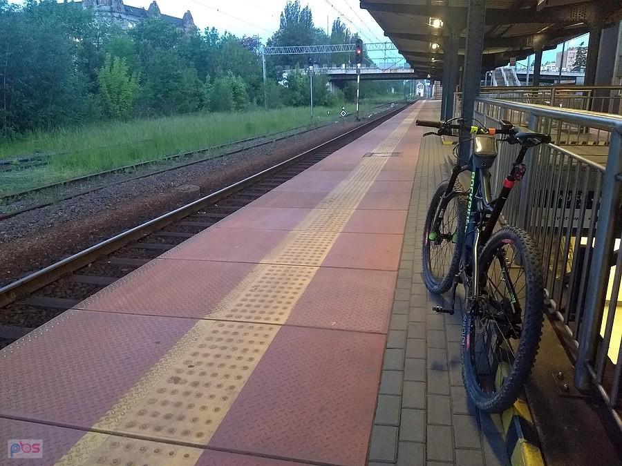 Na dworcu o świcie