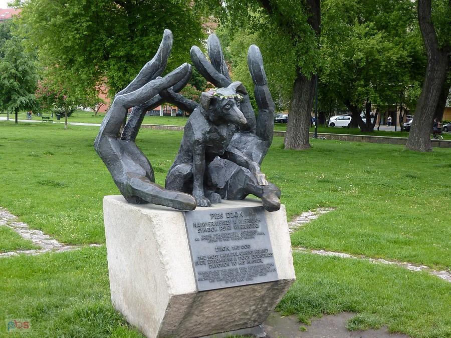 Ten pomnik zawsze mnie wzrusza