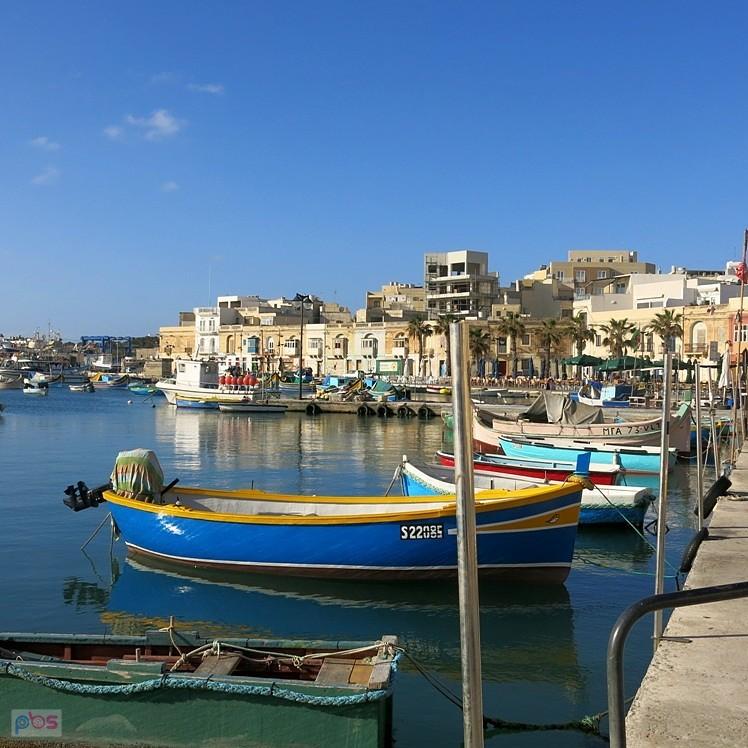 Kolorowe łódki w Marsaxlok - Malta