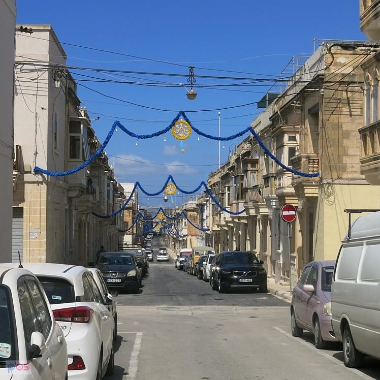 Udekorowane uliczki - to codzienność na Malcie, bynajmniej po Wielkim Poście - ta w Tarxien