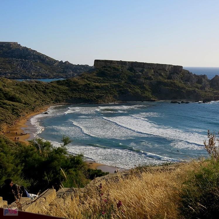 Ghajn Tuffieha Bay - jedna z nielicznych piaszczystych plaż na Malcie