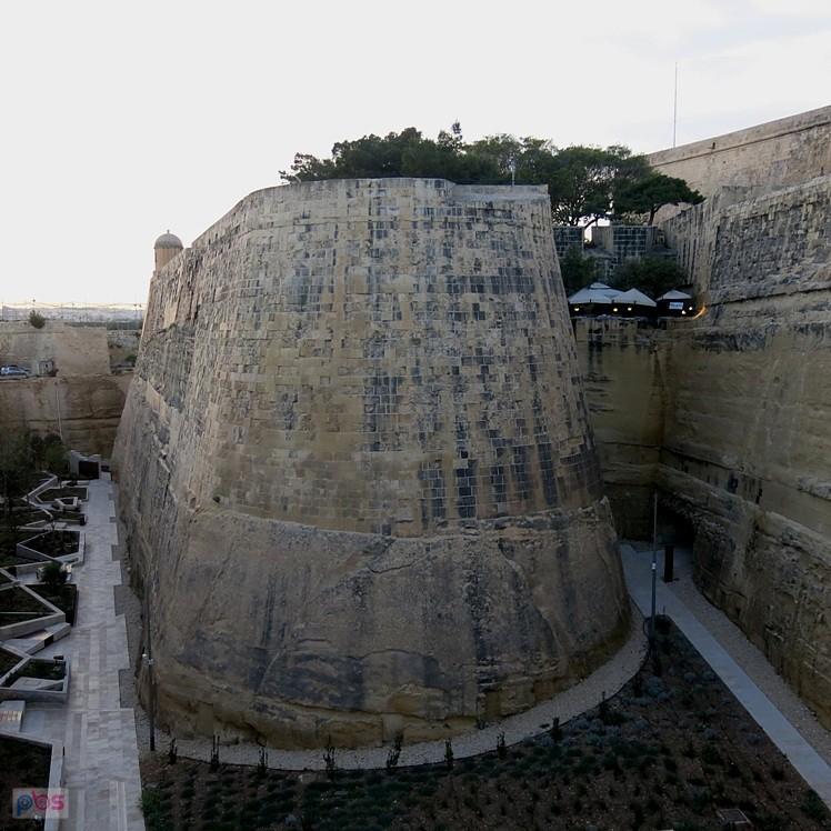 Podwójne, a może potrójne mury Valletty - Malta